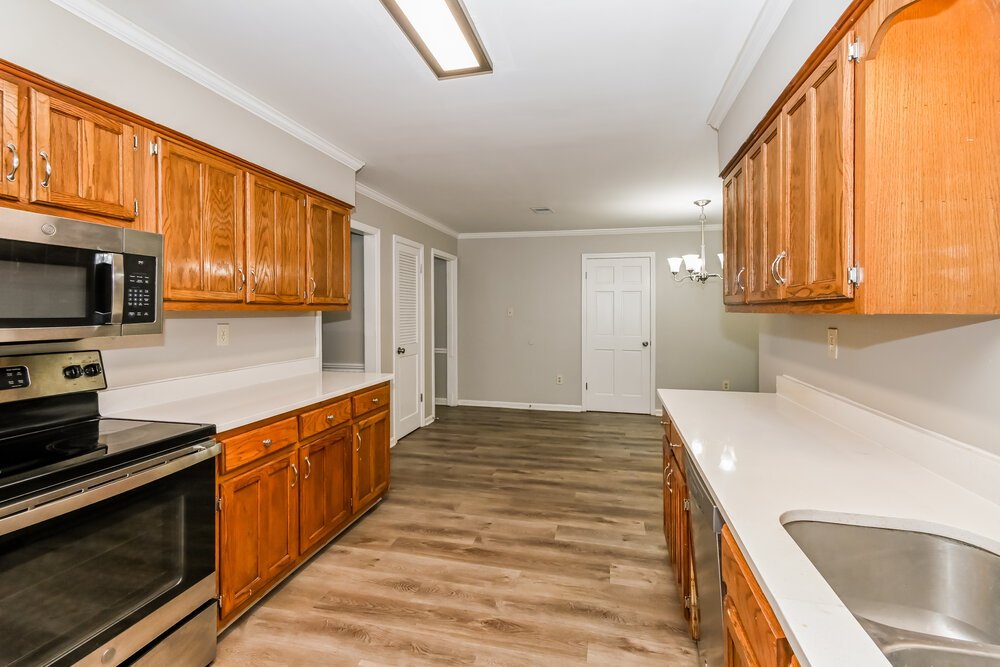 4-Bed Rental on 861 White Pine photo 9
