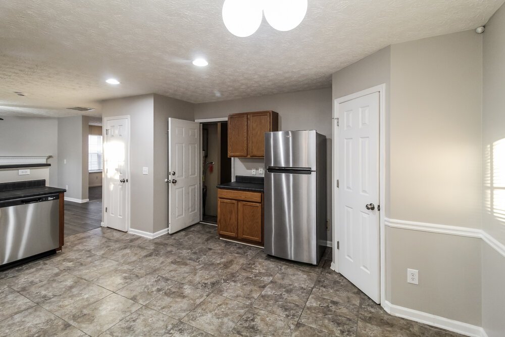 4-Bed Rental on 1247 Matt Moore photo 9