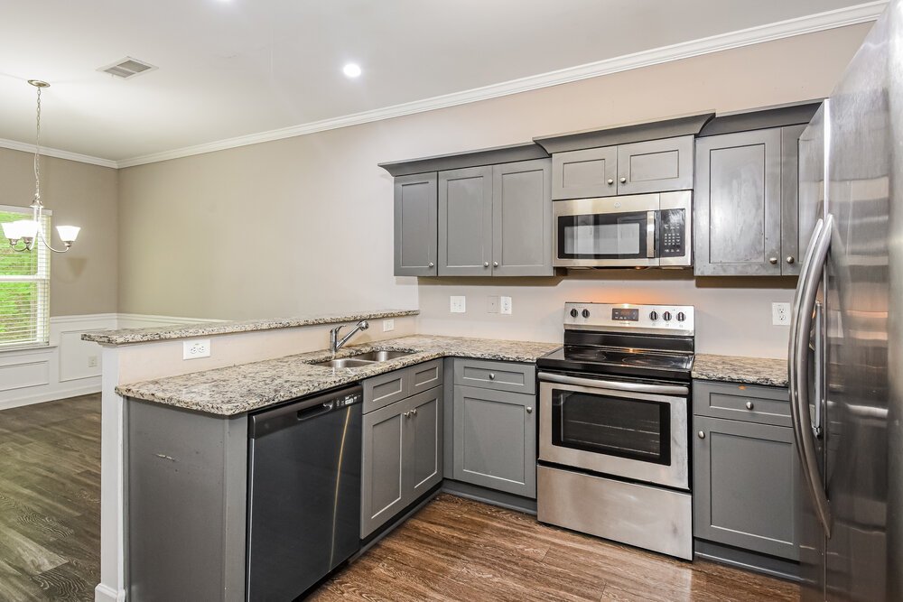 4-Bed Rental on 466 Fieldcrest Drive photo 9