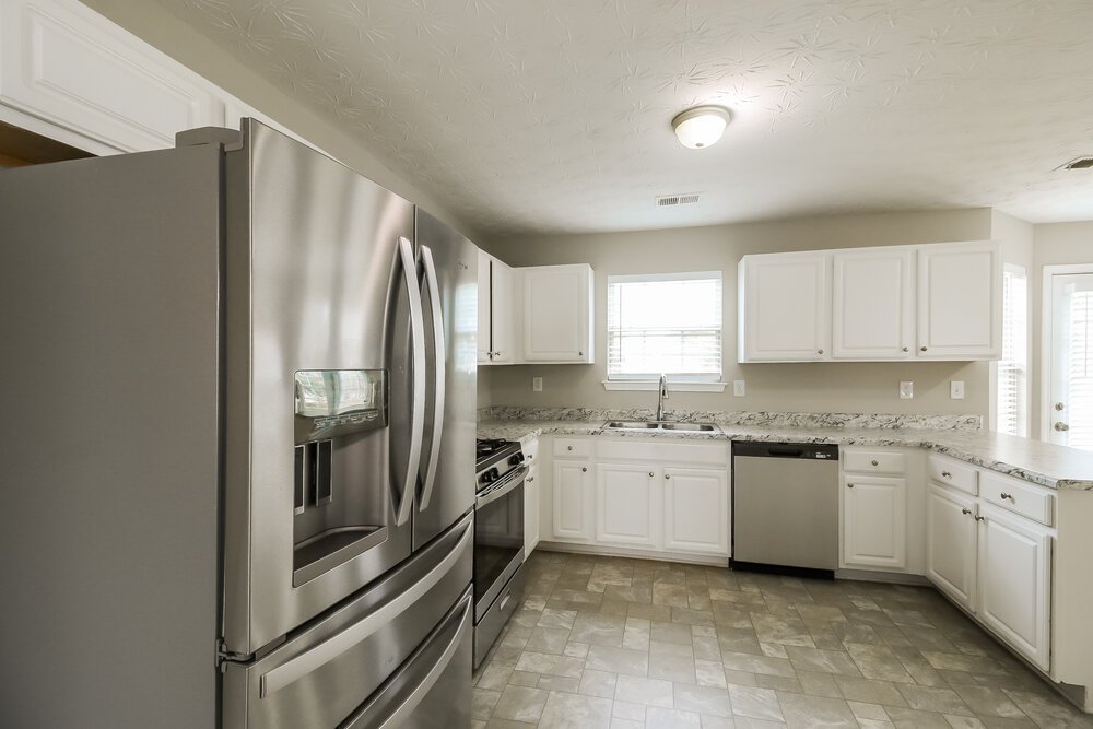 4-Bed Rental on 80 Greenway Dr photo 9