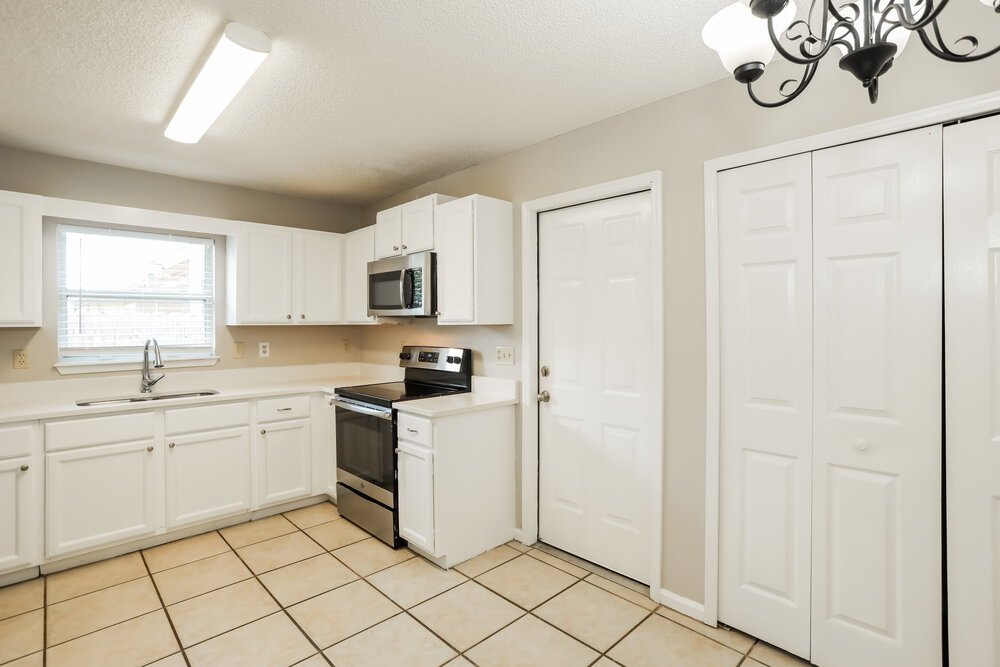 3-Bed Rental on 330 Canoe Cir photo 9