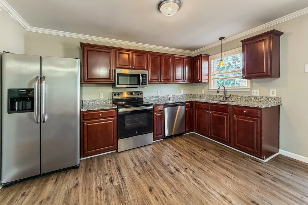 4-Bed Rental on 100 Homestead Ln photo 9