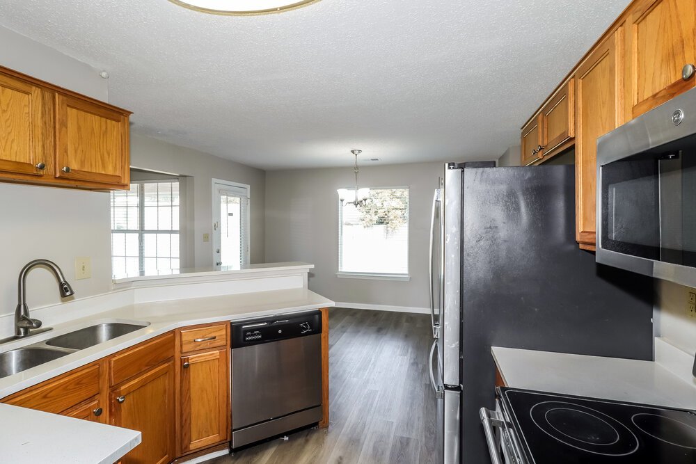 4-Bed Rental on 6997 Luxor Ln photo 9