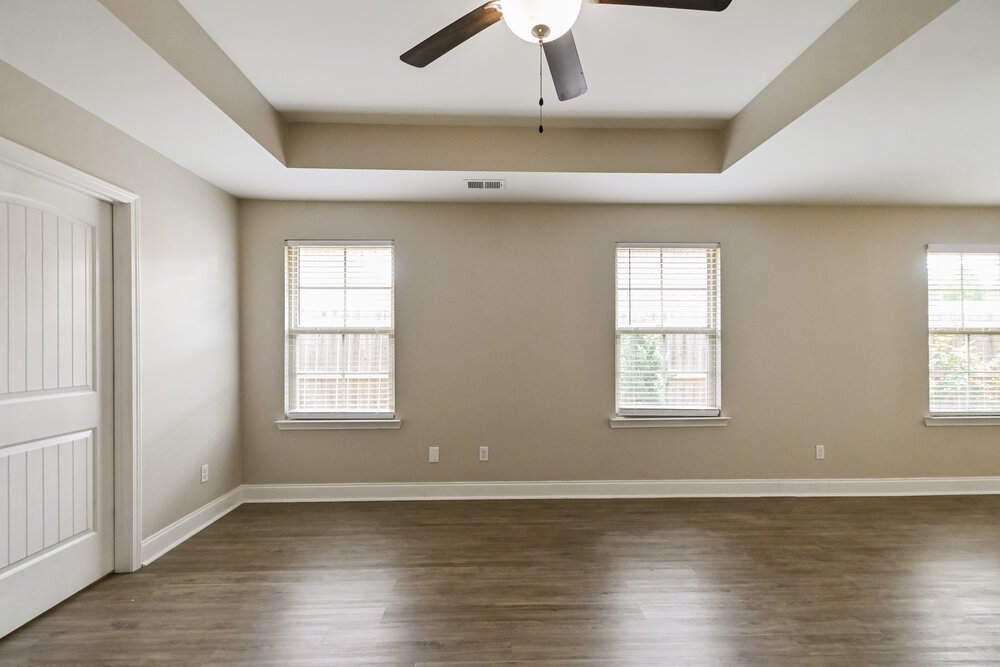 3-Bed Rental on 2932 S Hartland photo 9