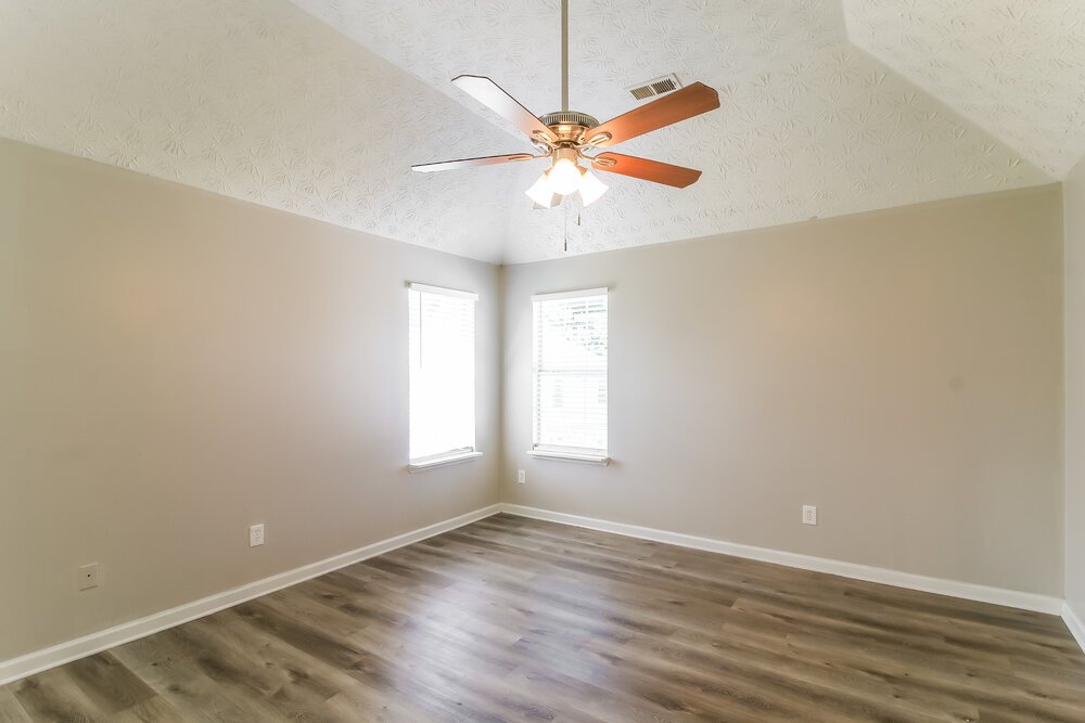 3-Bed Rental on 3505 Creekview Dr photo 9