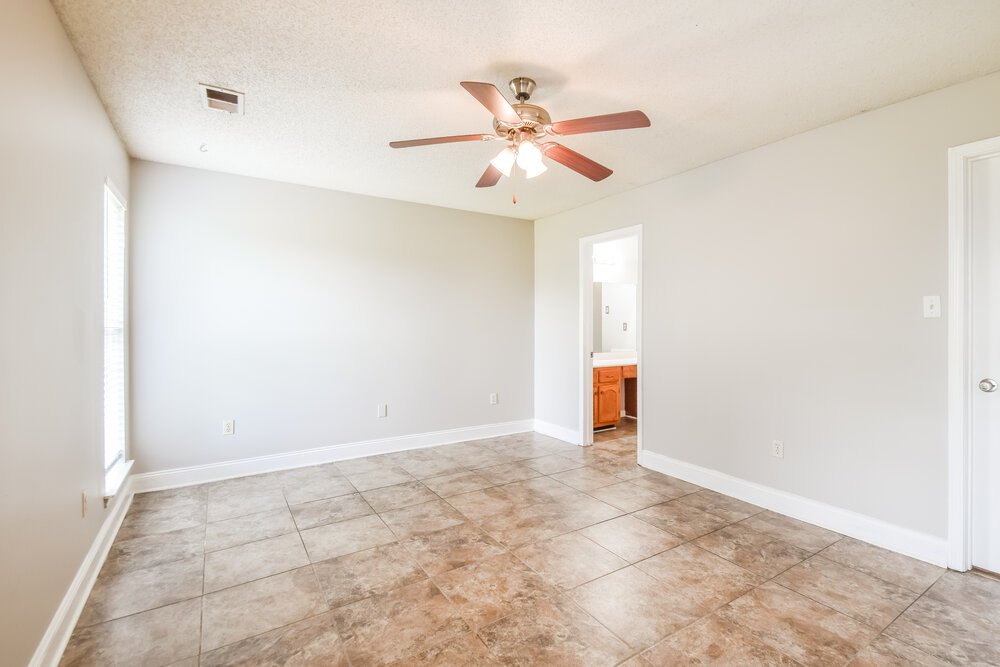 3-Bed Rental on 7711 Iris Cove photo 9