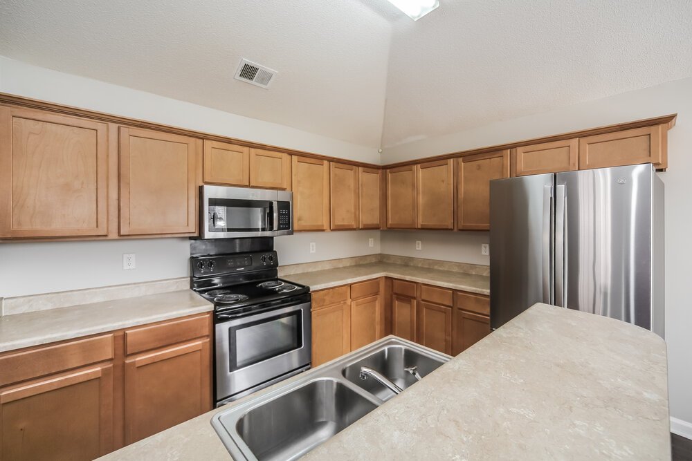 3-Bed Rental on 1719 Brentford Cv photo 9