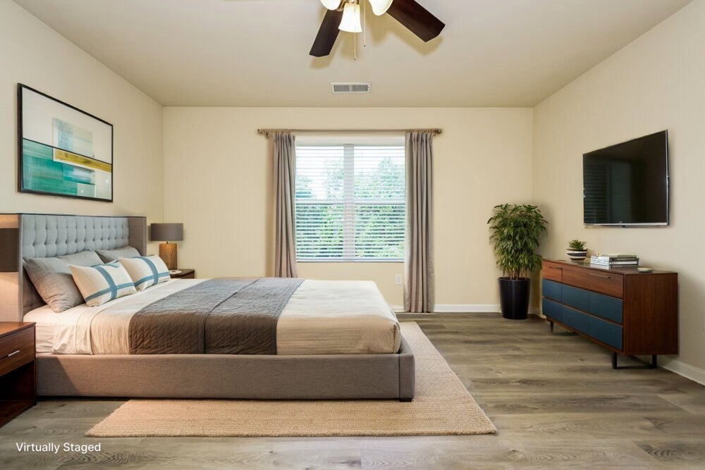 4-Bed Rental on 291 Hamilton Pointe photo 9