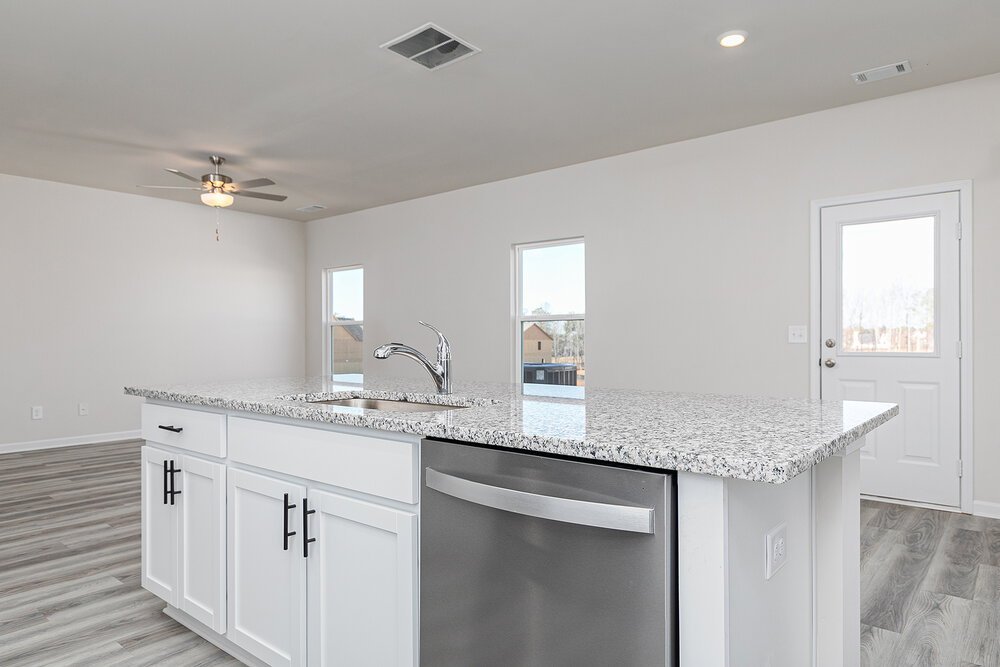 3-Bed Rental on 643 Mackenzie Cv photo 9