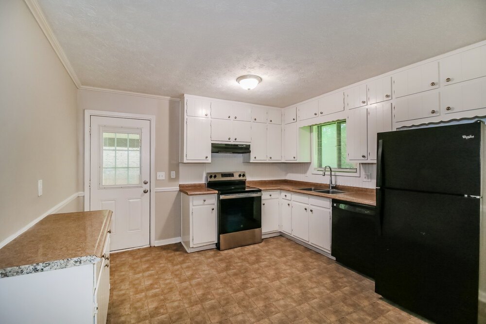 3-Bed Rental on 233 Lucan Way photo 10