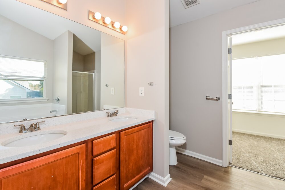 5-Bed Rental on 250 Alamosa Path photo 10