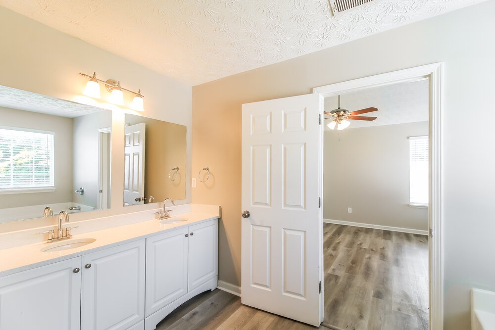 3-Bed Rental on 3505 Creekview Dr photo 10