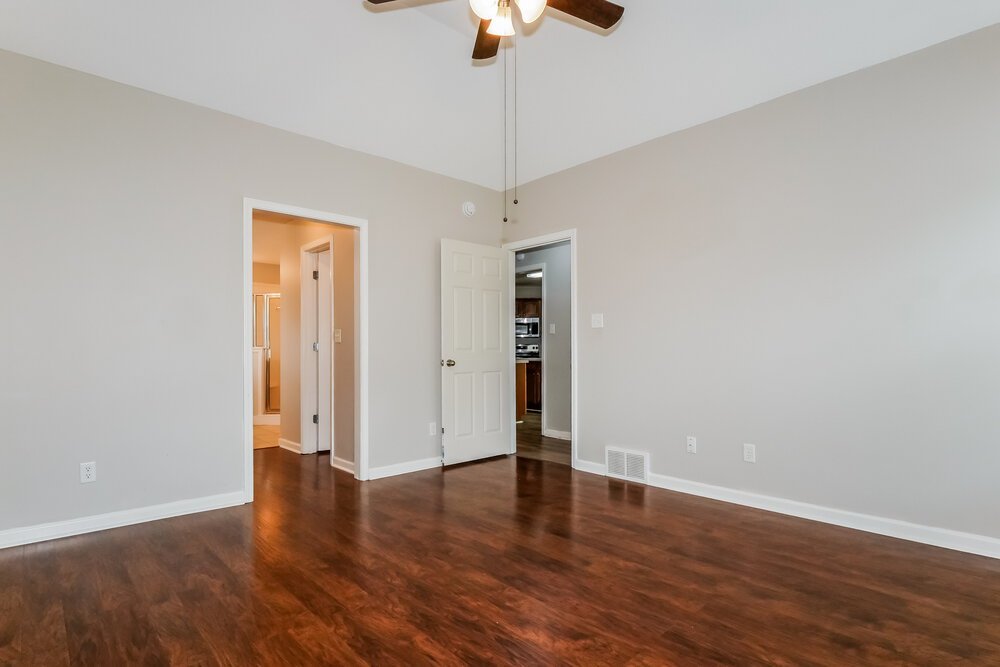 4-Bed Rental on 7838 Alexanders Crossing photo 10