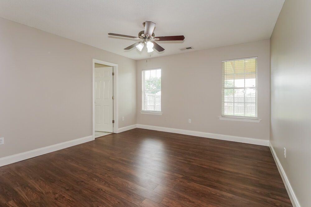 4-Bed Rental on 145 Penny Ln photo 10