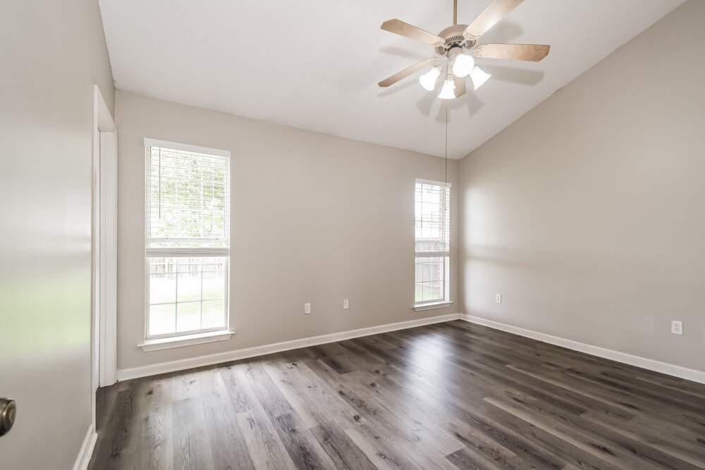 4-Bed Rental on 8181 Martin Dr photo 10