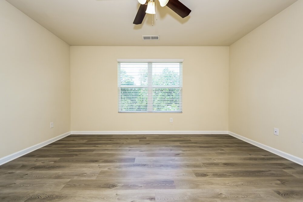4-Bed Rental on 291 Hamilton Pointe photo 10