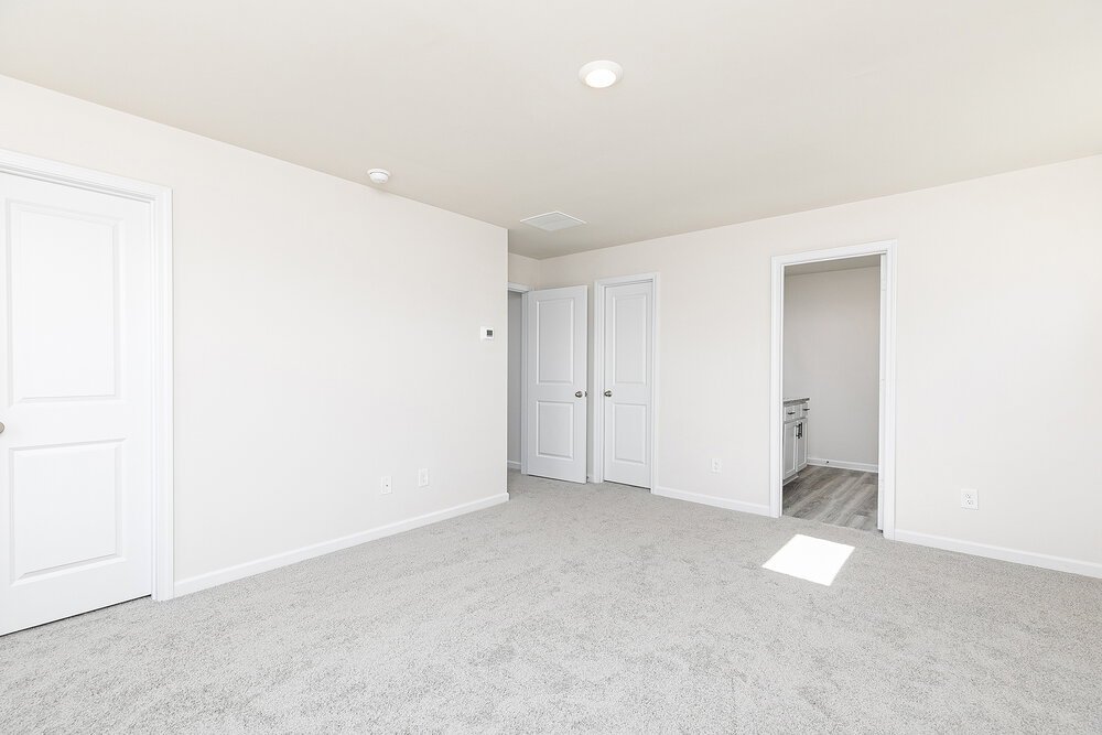 4-Bed Rental on 639 Mackenzie Cv photo 10