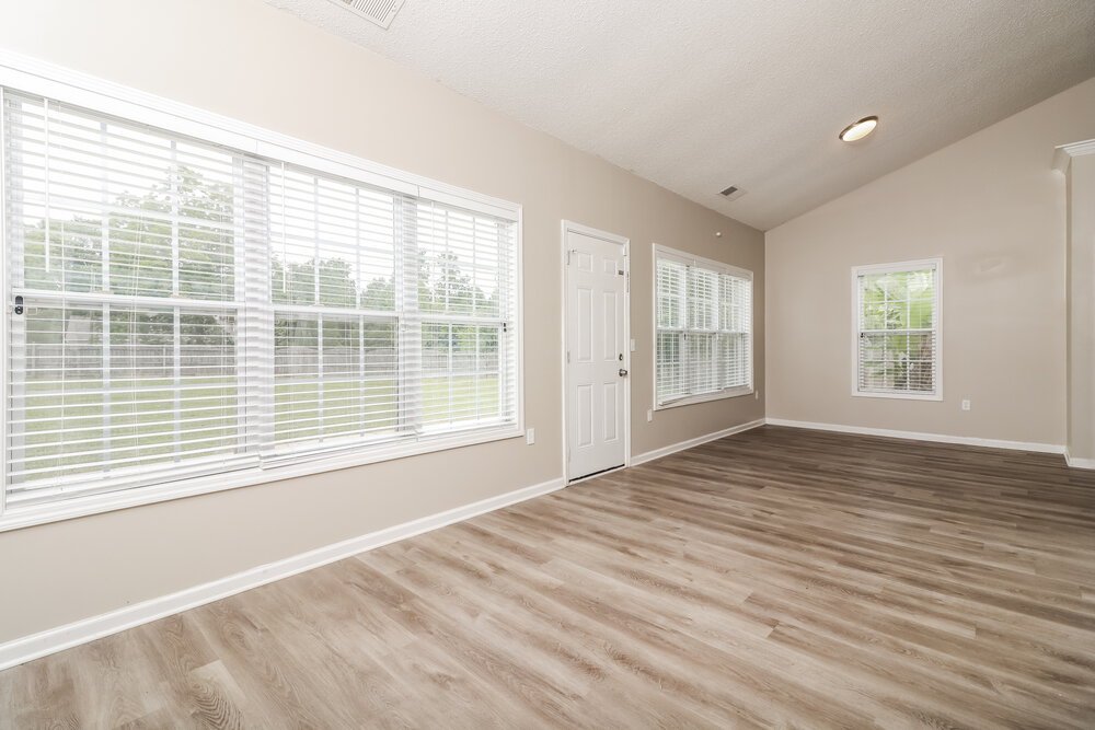 3-Bed Rental on 203 Olde Lexington photo 11