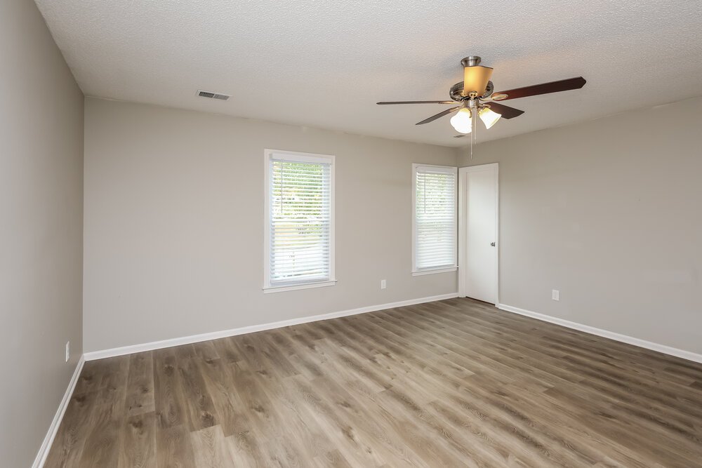 3-Bed Rental on 649 Edwards Ct photo 11