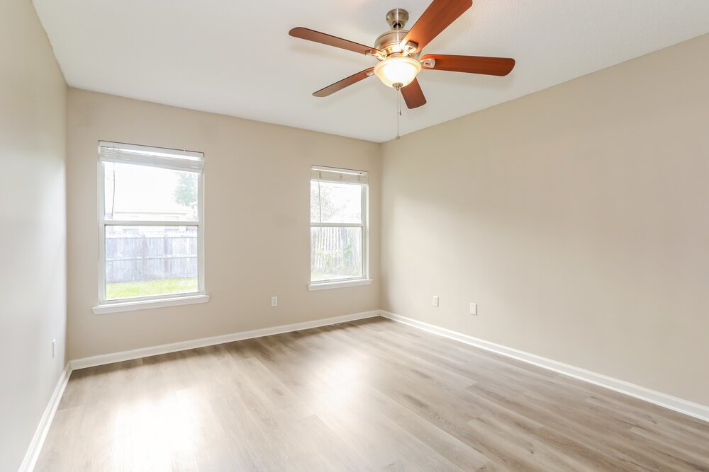 3-Bed Rental on 8137 Leafcrest Dr photo 11