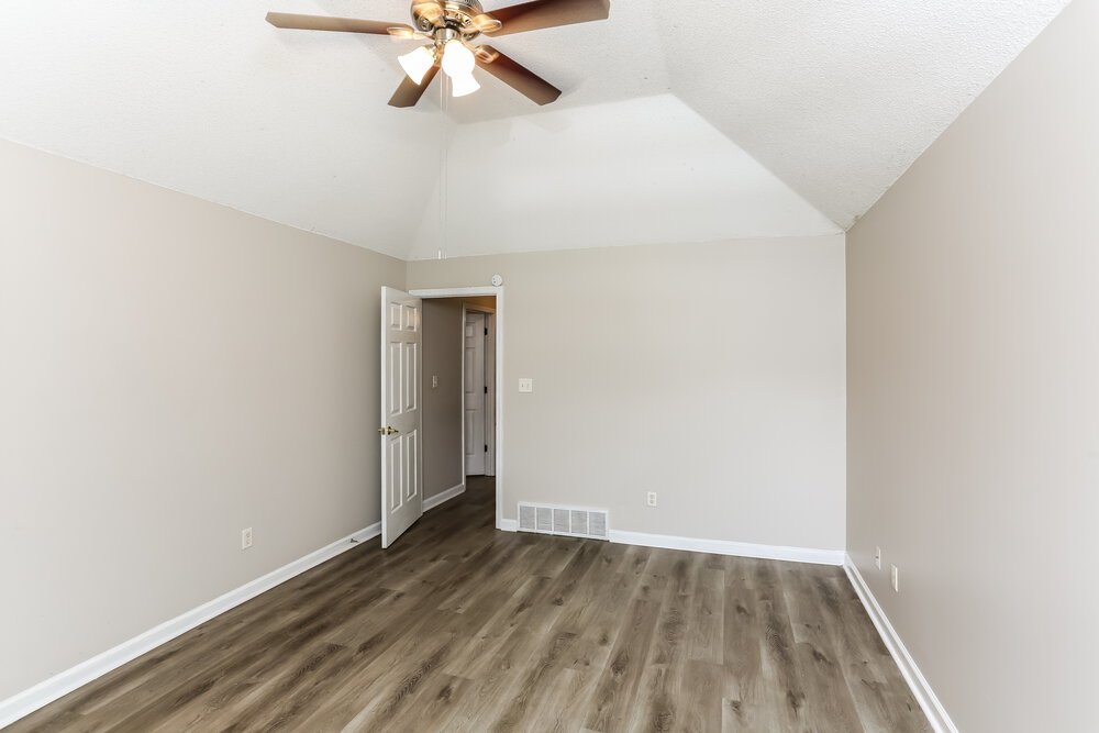 3-Bed Rental on 1142 Red Fern photo 11