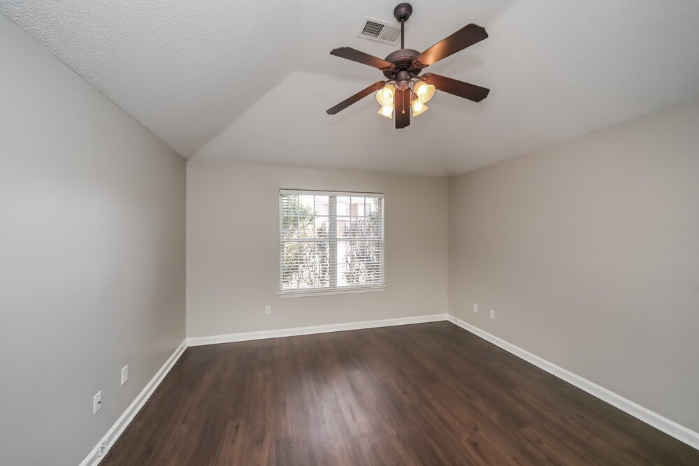 3-Bed Rental on 1719 Brentford Cv photo 11