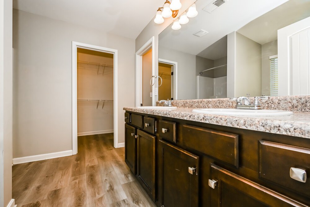 4-Bed Rental on 221 Magnaview Dr photo 11