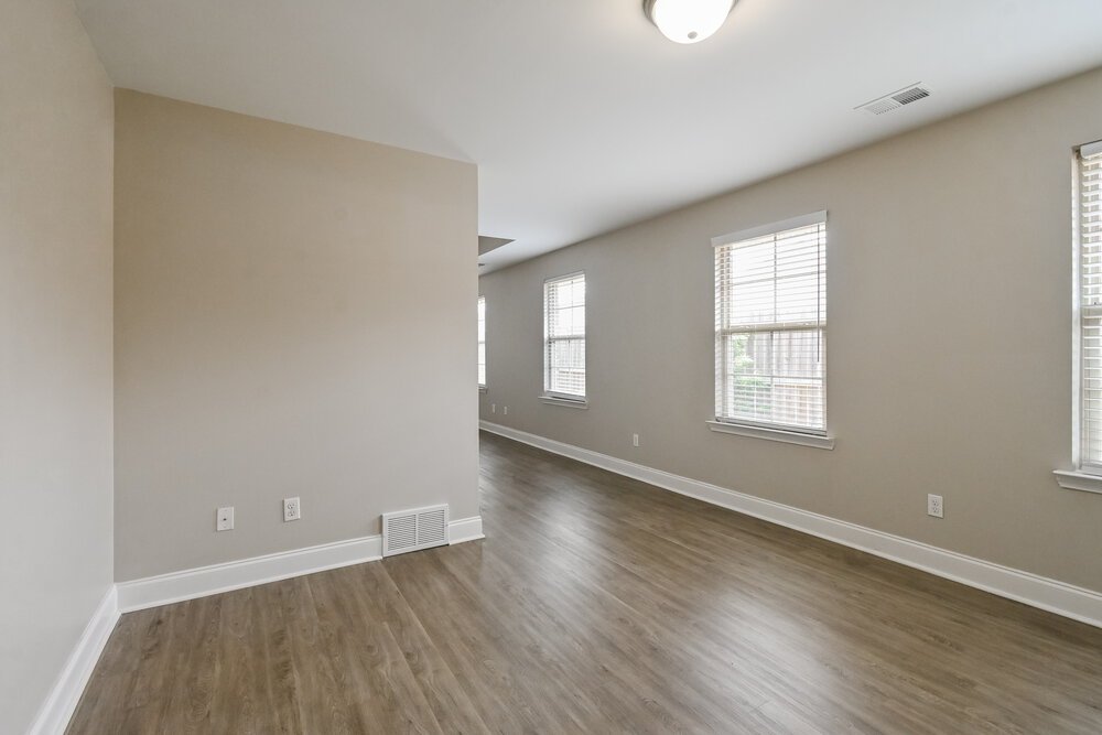 3-Bed Rental on 2932 S Hartland photo 12
