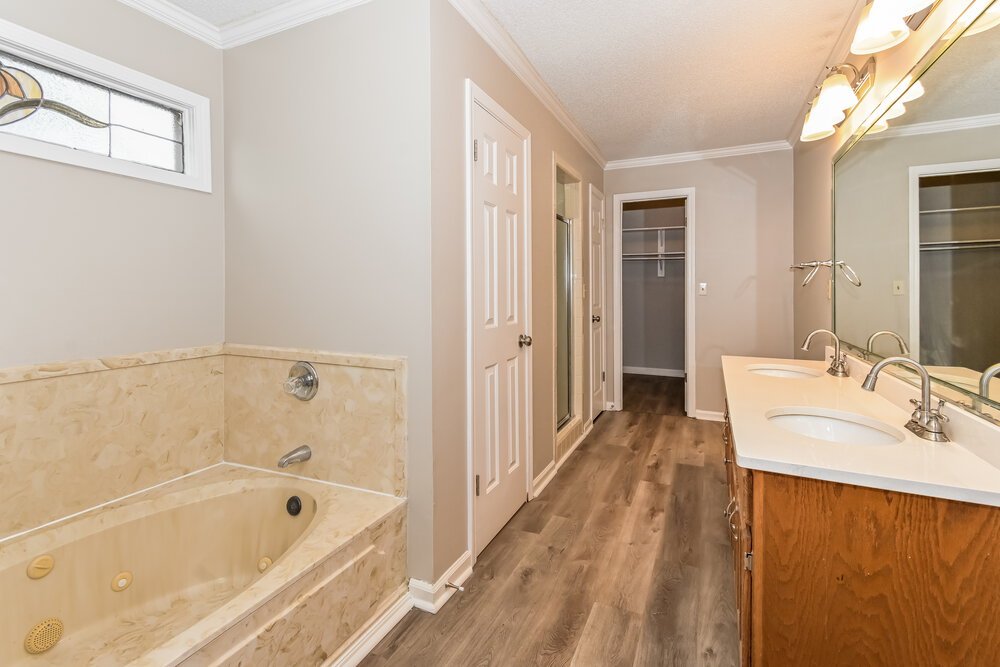 4-Bed Rental on 861 White Pine photo 12