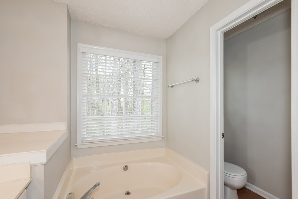 5-Bed Rental on 1952 Mcadoo Ct photo 12