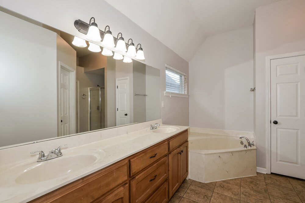 4-Bed Rental on 9007 Billy Pat photo 12