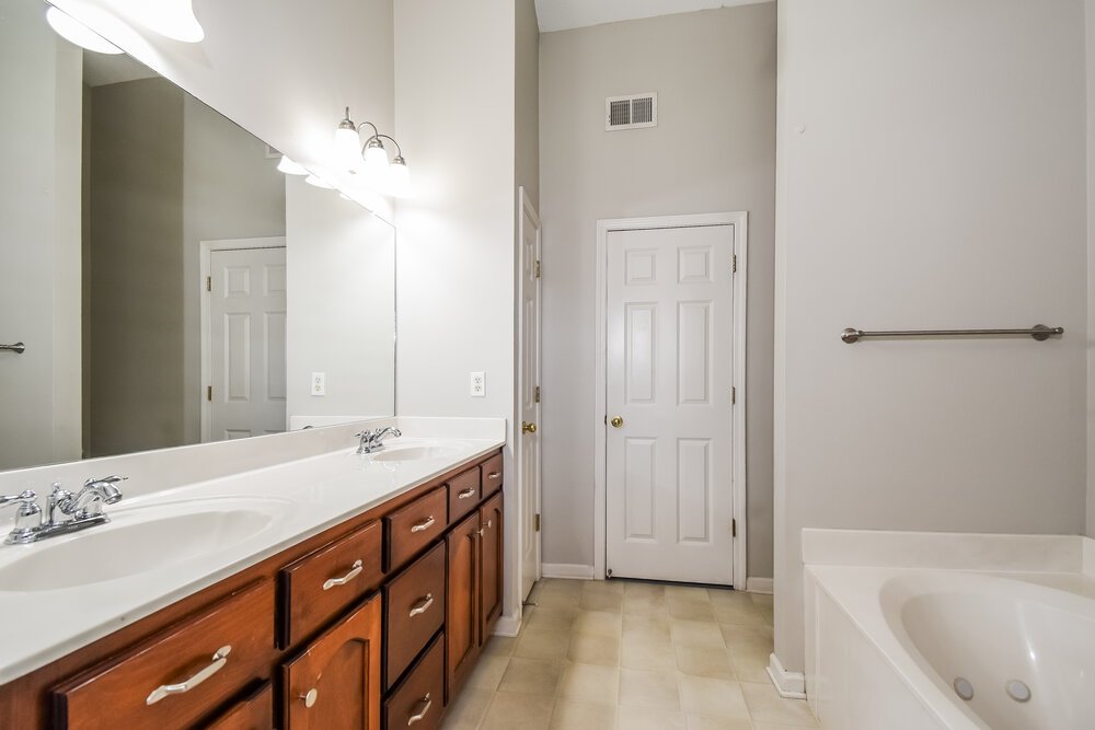 4-Bed Rental on 8181 Martin Dr photo 12