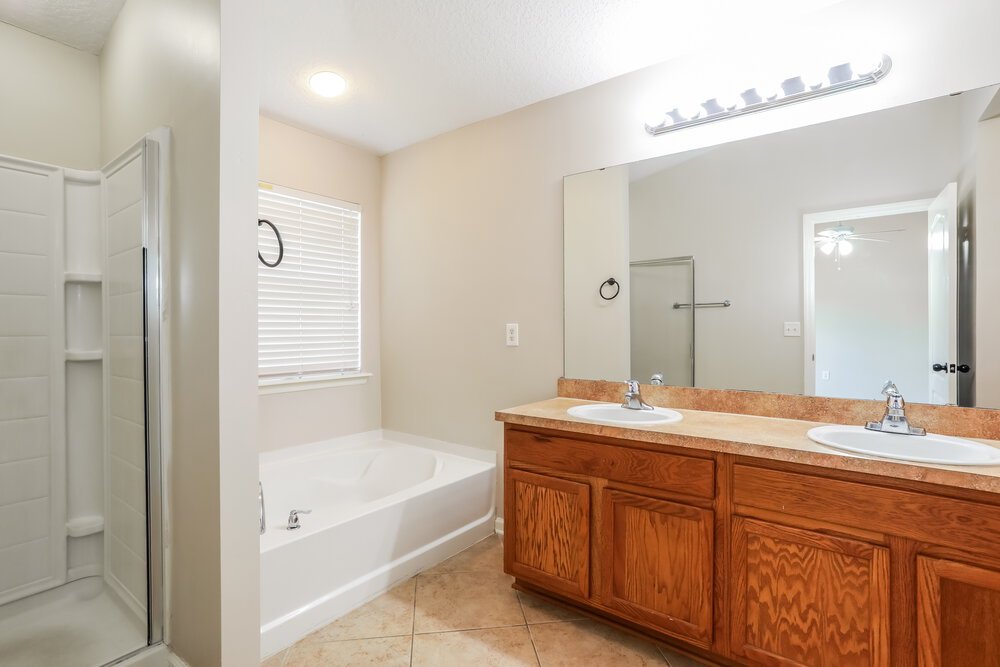 4-Bed Rental on 2732 Woodsdale Dr photo 12