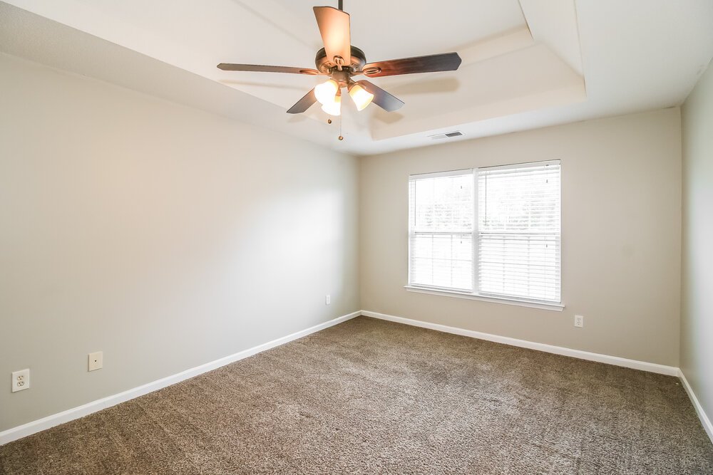 4-Bed Rental on 412 Peterson Dr photo 12