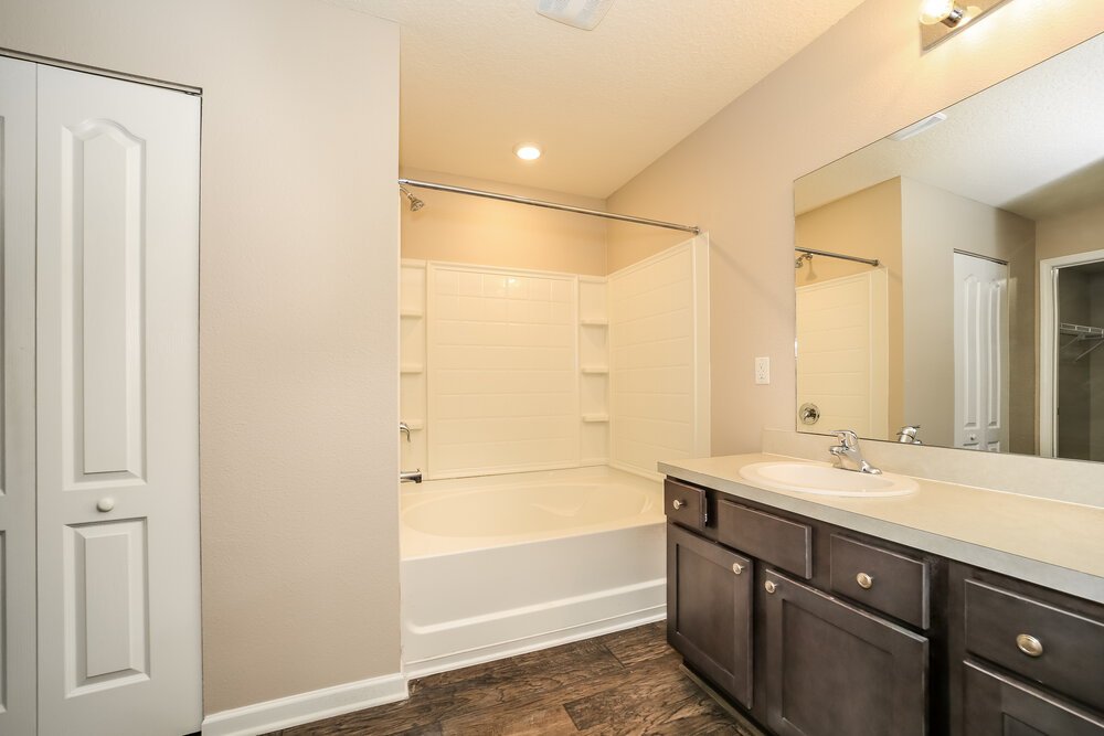 4-Bed Rental on 3586 Derby Forest photo 12