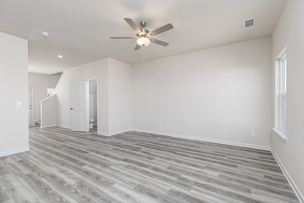 3-Bed Rental on 643 Mackenzie Cv photo 12