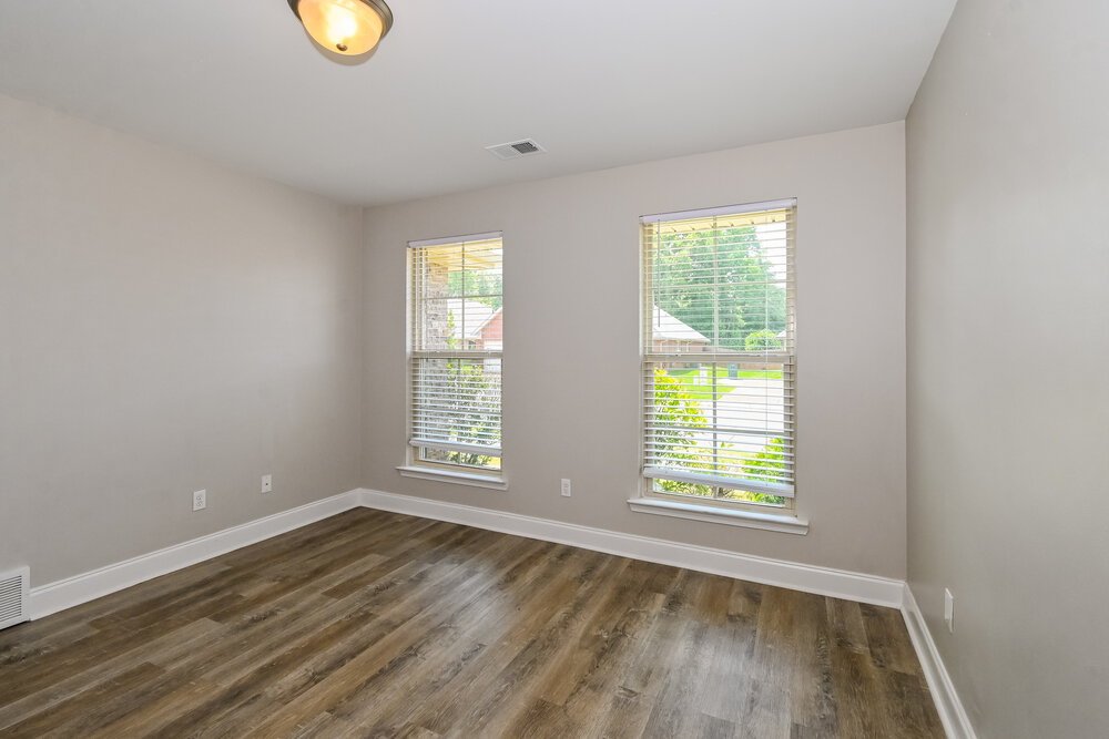 3-Bed Rental on 2932 S Hartland photo 13