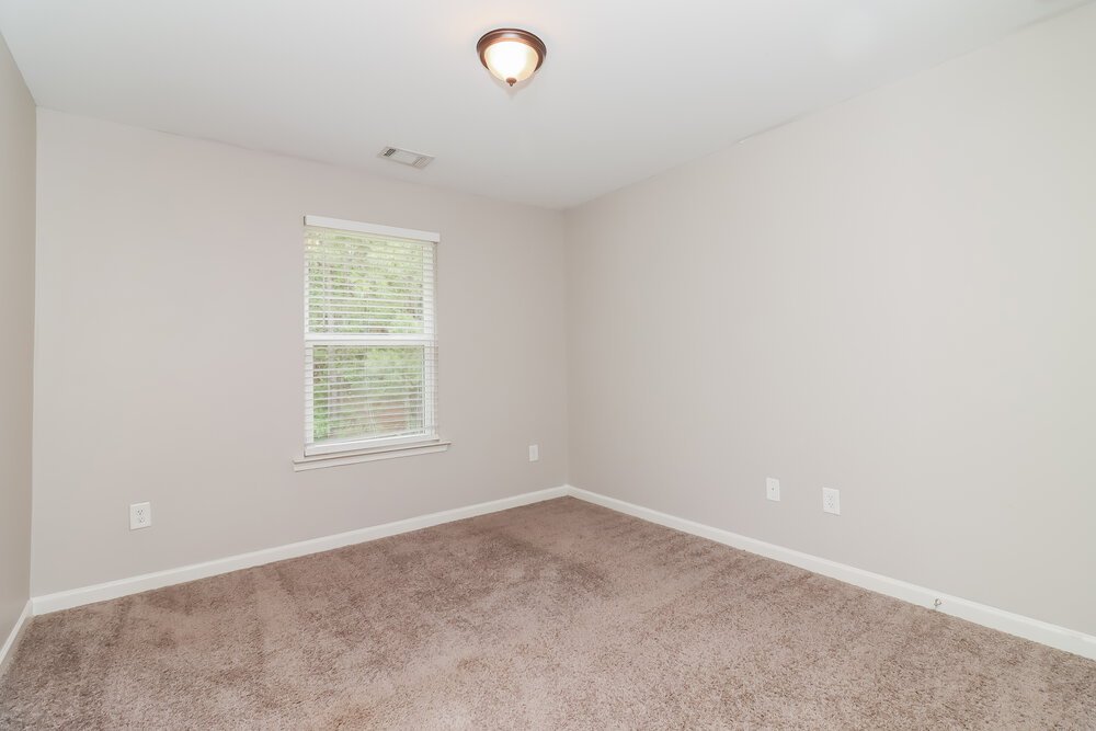 4-Bed Rental on 412 Fieldcrest Drive photo 13