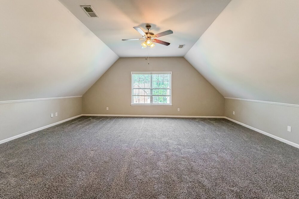 4-Bed Rental on 100 Homestead Ln photo 13
