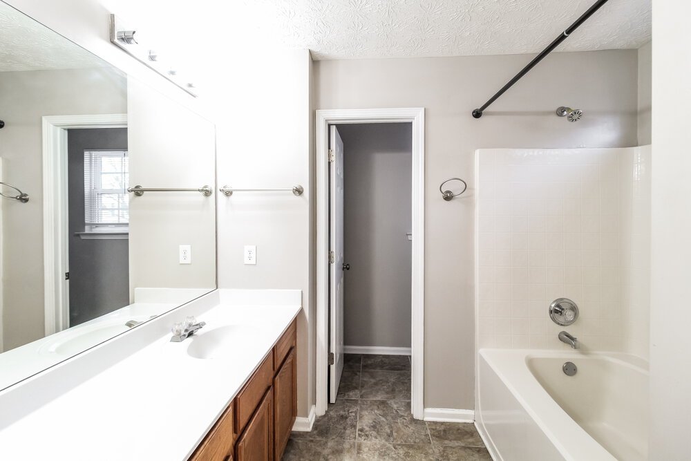 4-Bed Rental on 1247 Matt Moore photo 13
