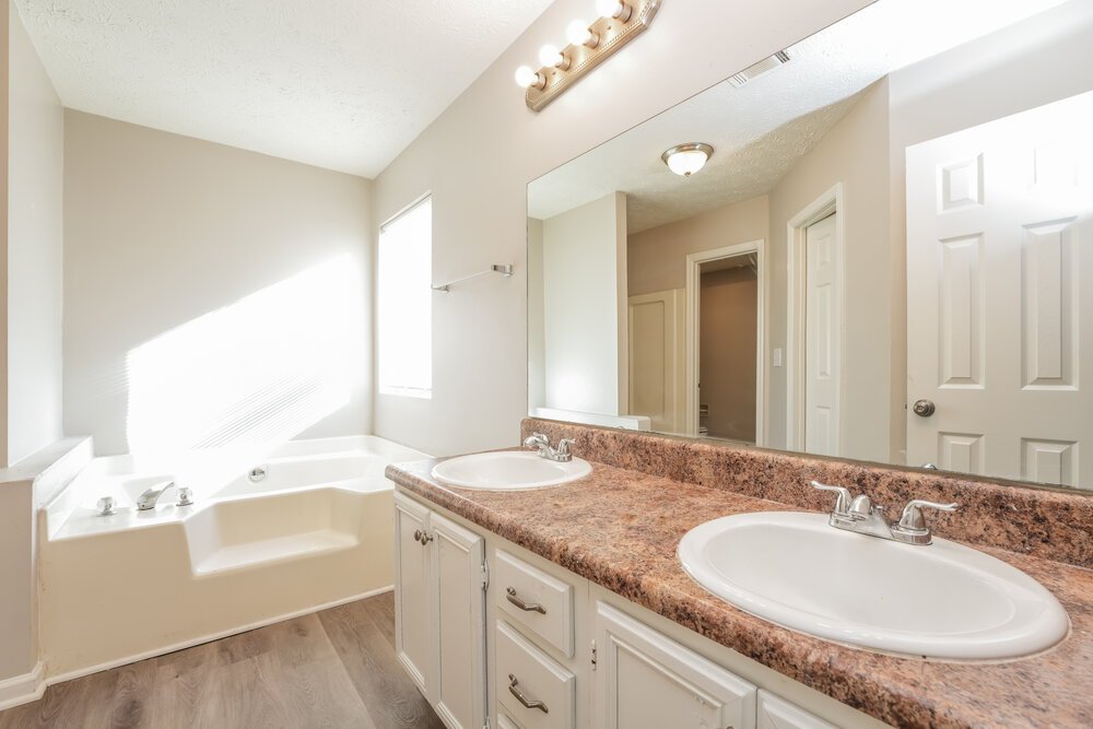 4-Bed Rental on 4955 Windsor Downs photo 13