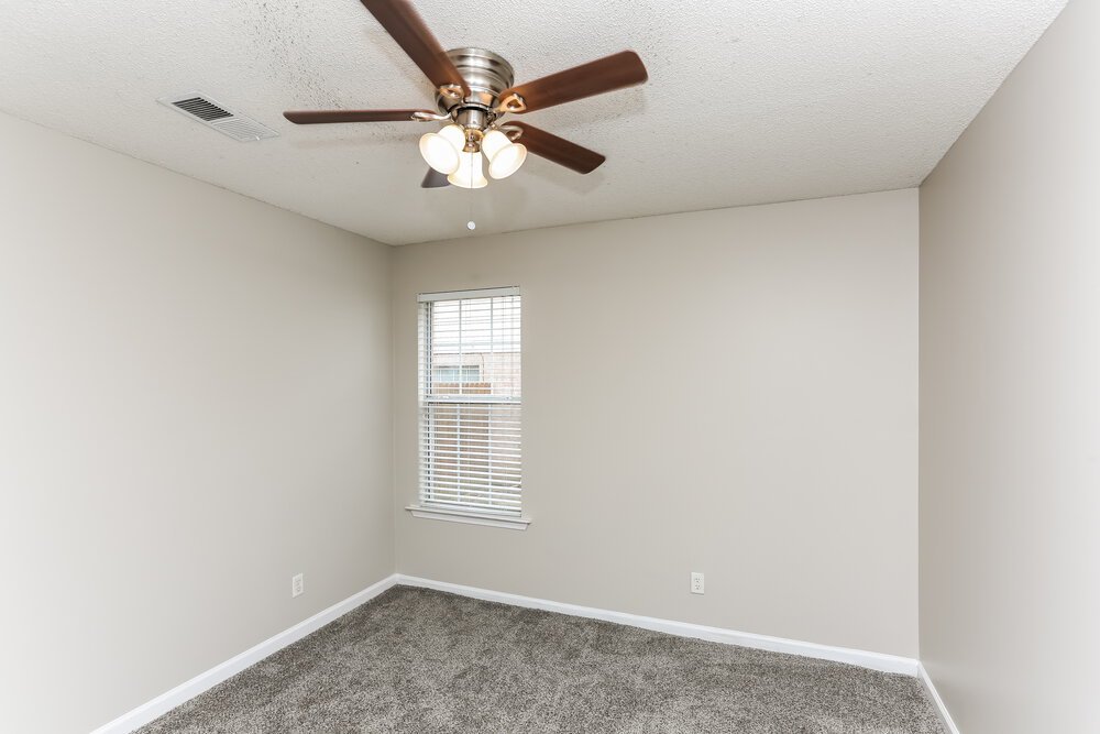3-Bed Rental on 1142 Red Fern photo 13