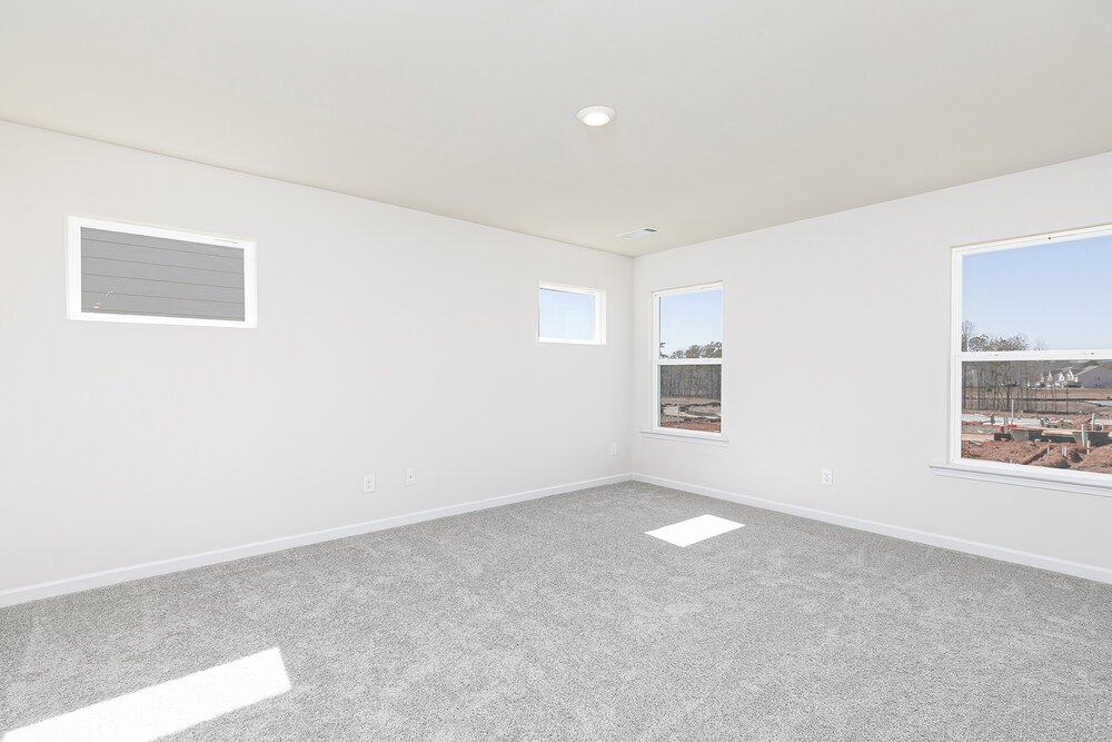 4-Bed Rental on 639 Mackenzie Cv photo 13