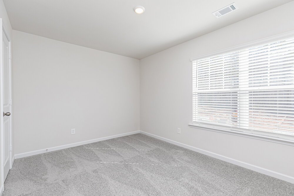 3-Bed Rental on 643 Mackenzie Cv photo 13