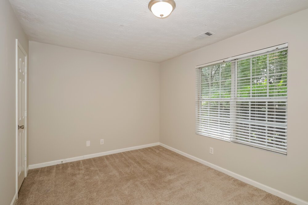 3-Bed Rental on 2059 Oak Terrace photo 14