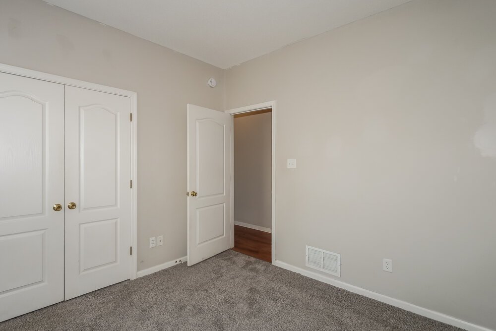3-Bed Rental on 8426 Linda Shore photo 14