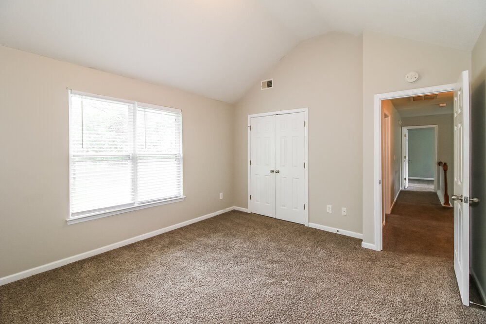 4-Bed Rental on 412 Peterson Dr photo 14