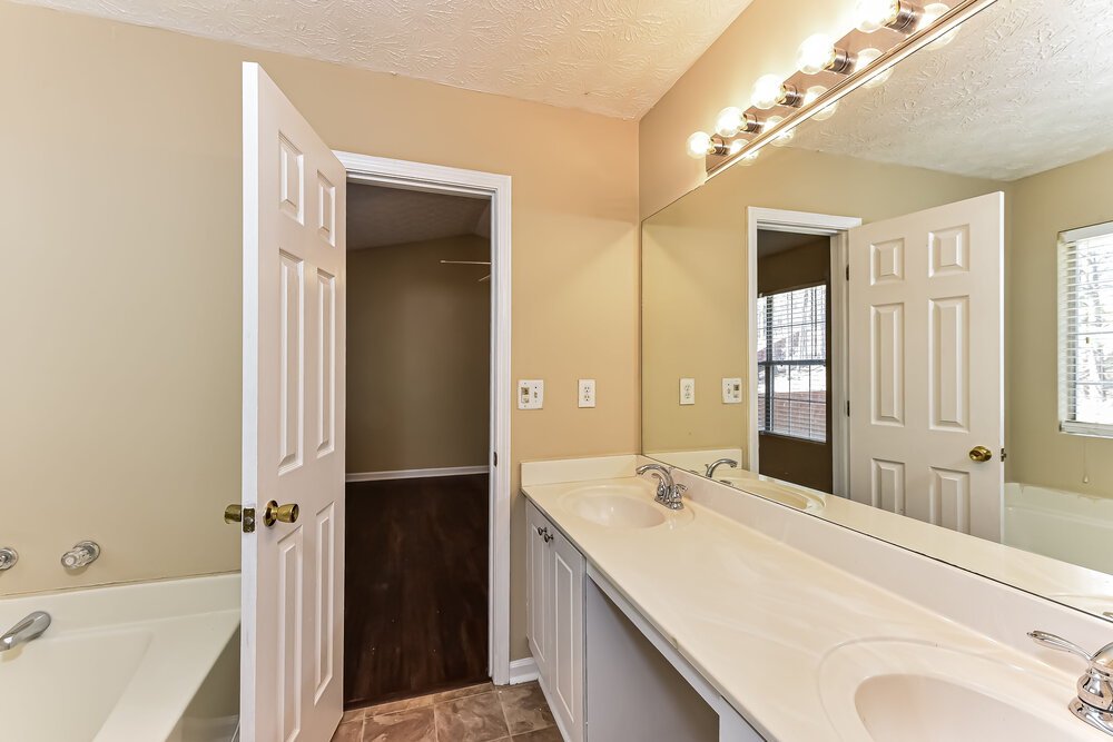 4-Bed Rental on 735 Bridgewood Ct photo 14
