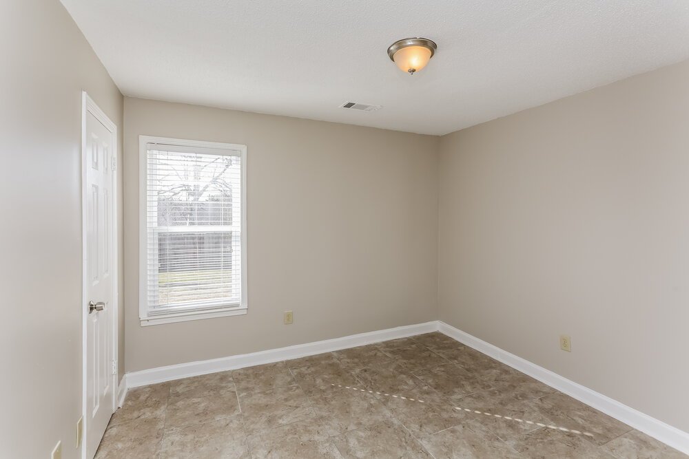 3-Bed Rental on 5305 N Oak photo 14