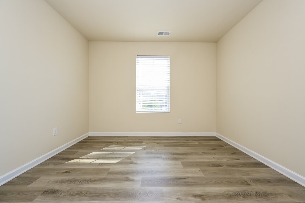 4-Bed Rental on 291 Hamilton Pointe photo 14